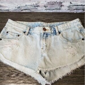 BDG Light Colored Denim Daisy Duke Booty Shorts Distressed Size 27 Low Rise READ